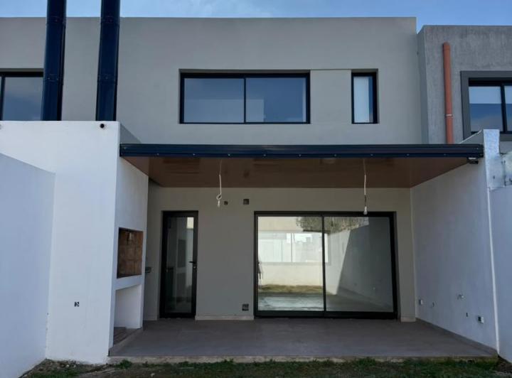 Casa · 139m² · 5 Ambientes · 2 Cocheras