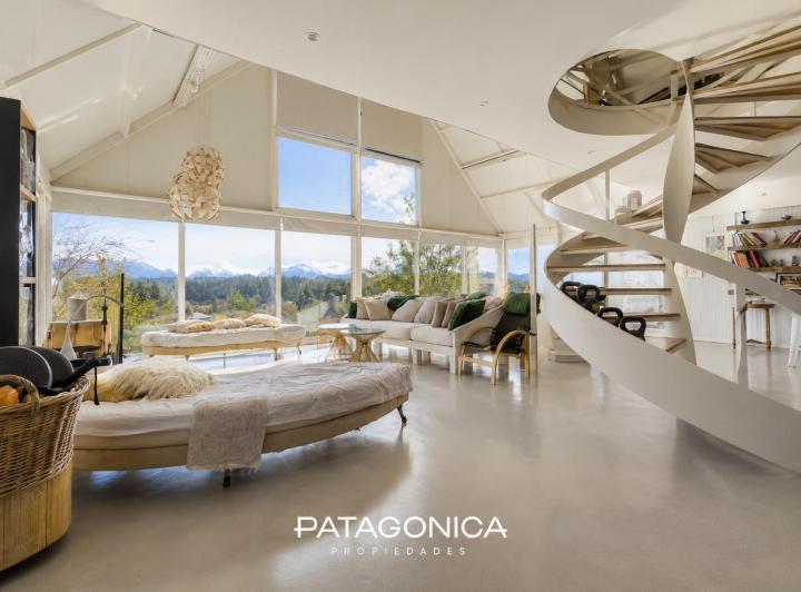 Casa · 397m² · 6 Ambientes · 2 Cocheras