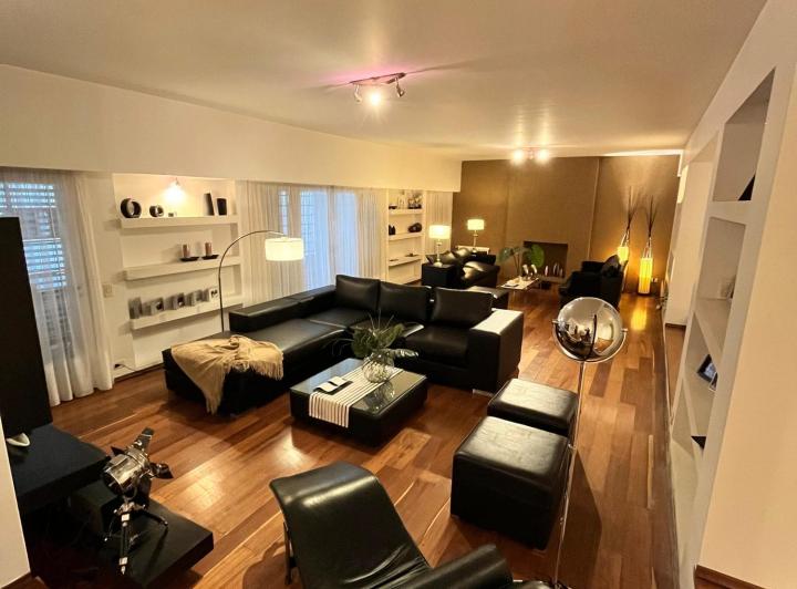 Casa · 350m² · 6 Ambientes · 2 Cocheras