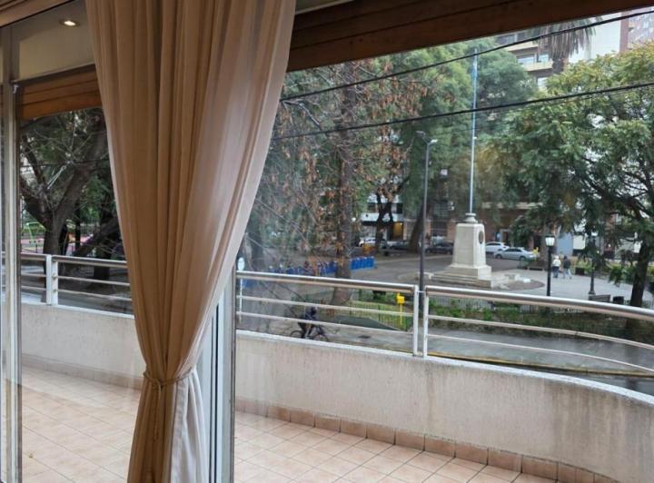 Departamento · 180m² · 6 Ambientes · 1 Cochera