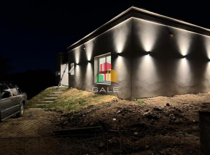 Casa · 4 Ambientes · 1 Cochera
