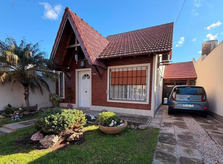 Casa · 200m² · 4 Ambientes · 2 Cocheras