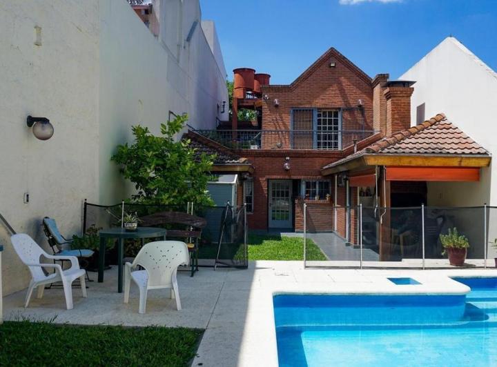 Casa · 260m² · 6 Ambientes · 1 Cochera