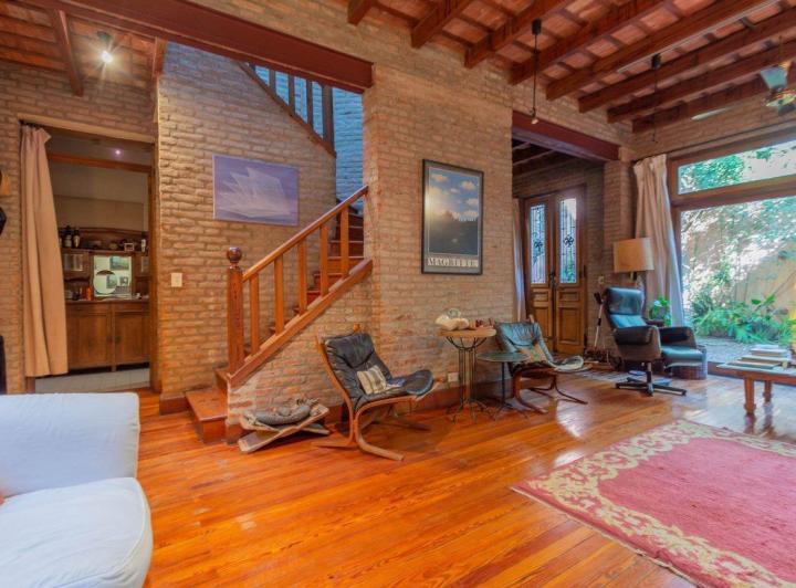 Casa · 350m² · 7 Ambientes · 1 Cochera