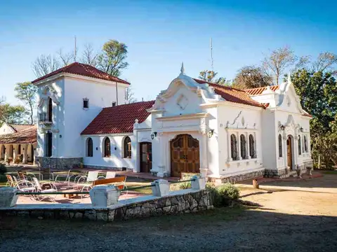 Hotel en Venta en Villa los Aromos, Santa María
