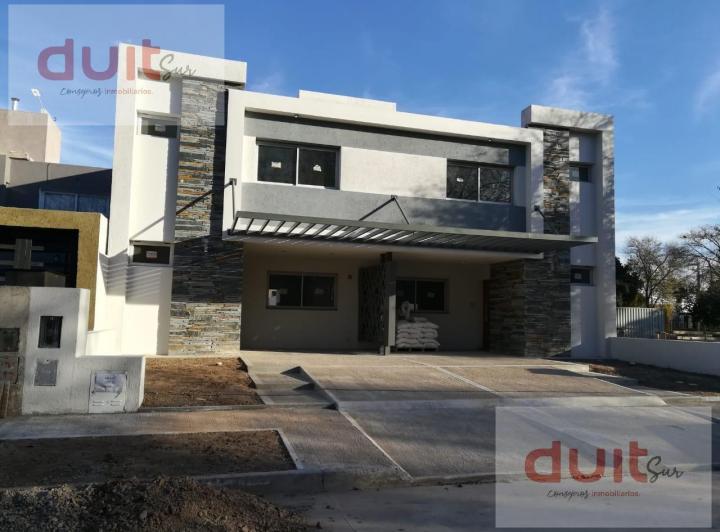 Casa · 150m² · 6 Ambientes · 1 Cochera