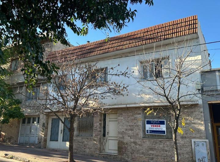 Casa · 177m² · 8 Ambientes · 1 Cochera