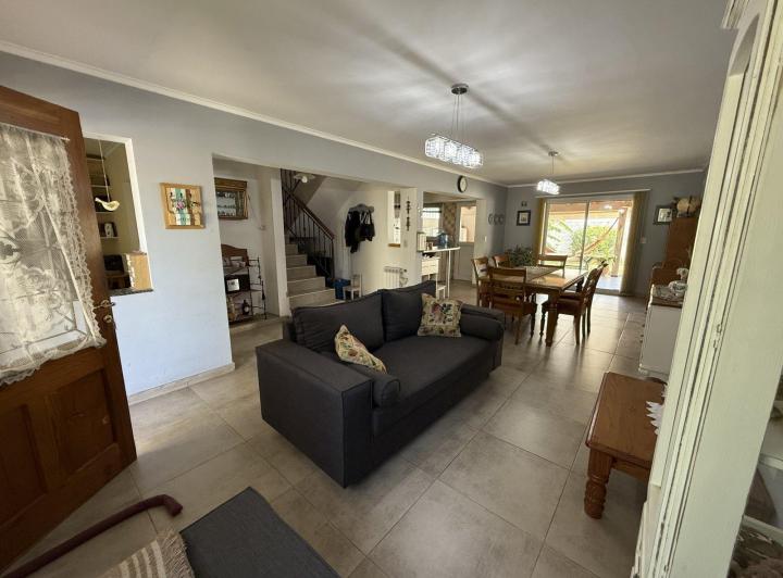 Casa · 253m² · 6 Ambientes · 3 Cocheras