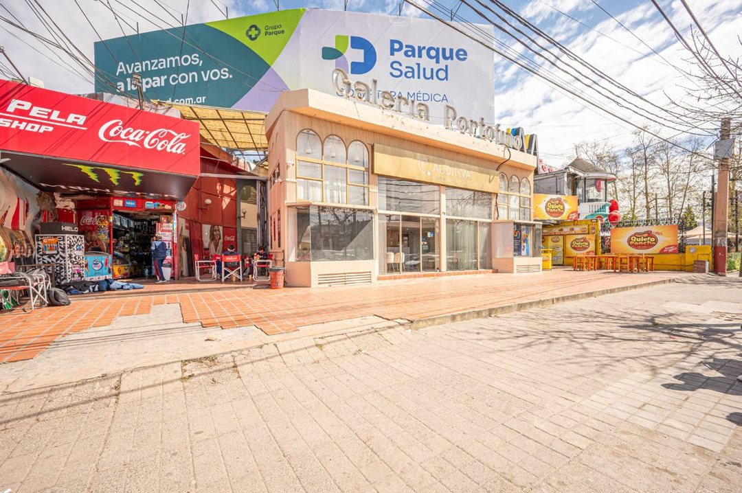 Oficina duplex en Galería Portofino, Rafel Nuñez