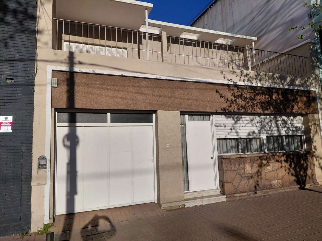 Casa venta sobre calle belgrano ciudad Mendoza