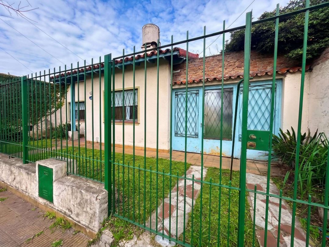 CHALET 5 AMB BANFIELD - PILETA Y PARQUE APTO CRED