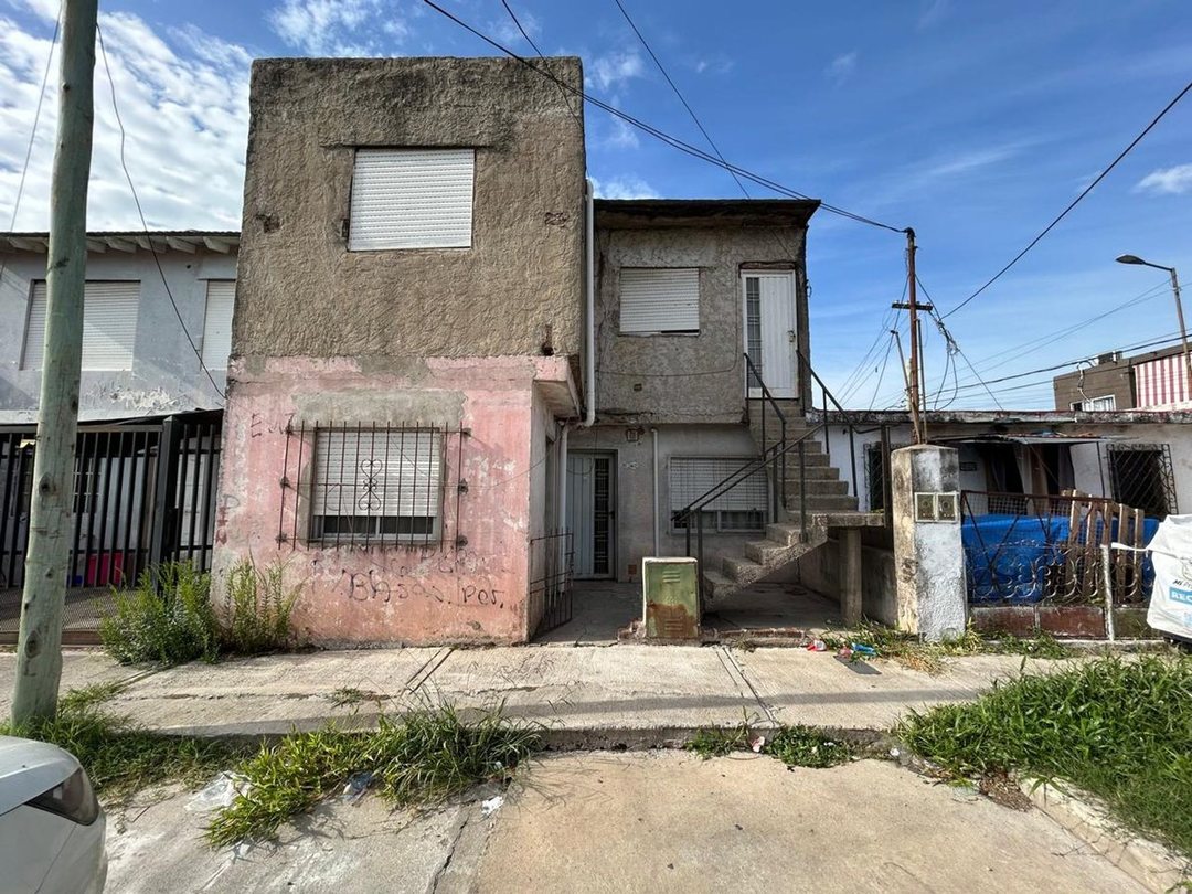 VENTA CASA 3 AMB+PH 2 AMB A/PERMUTA Z/CASEROS