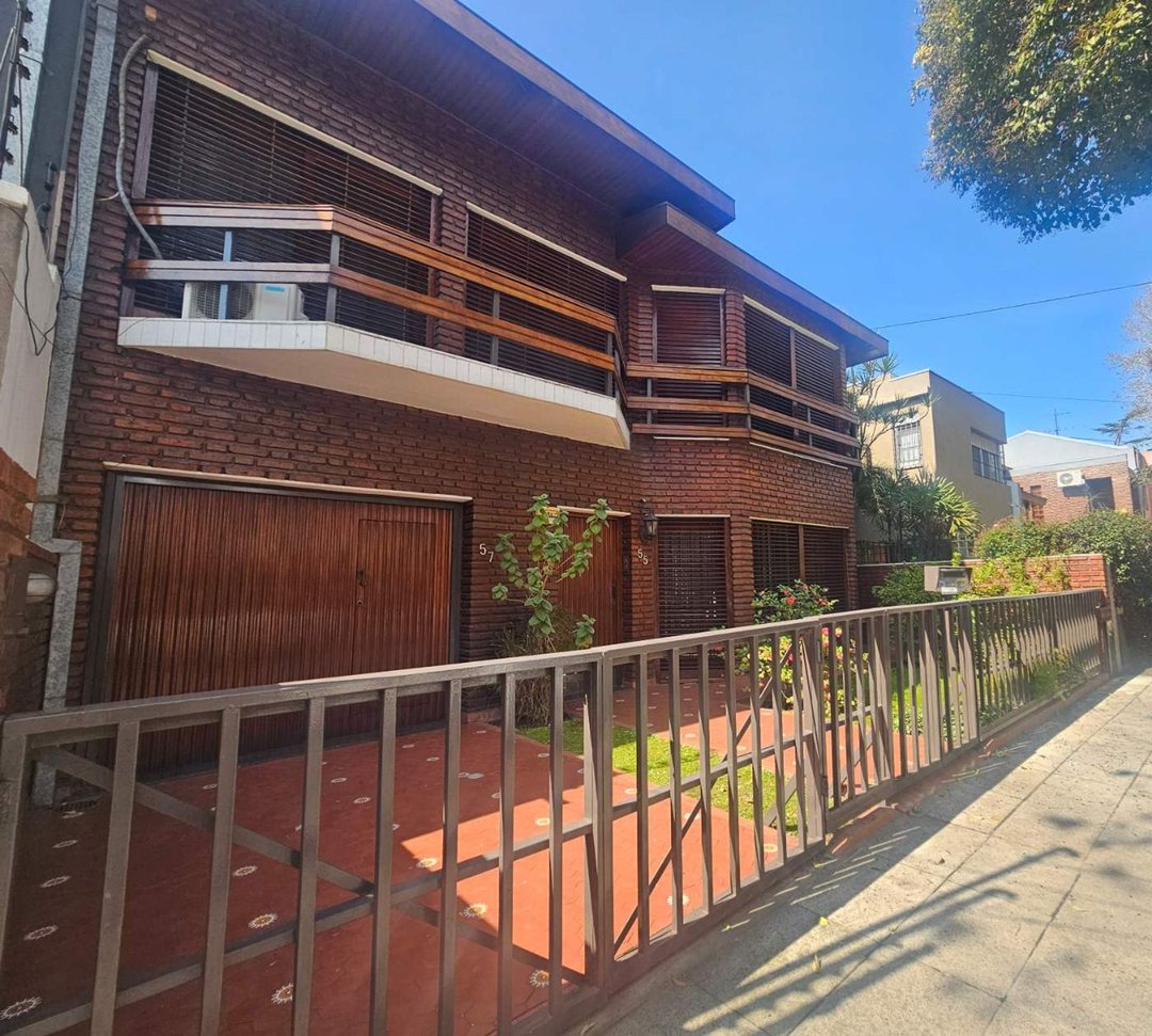 Venta casa 6 amb jardín parrilla Vicente Lopez