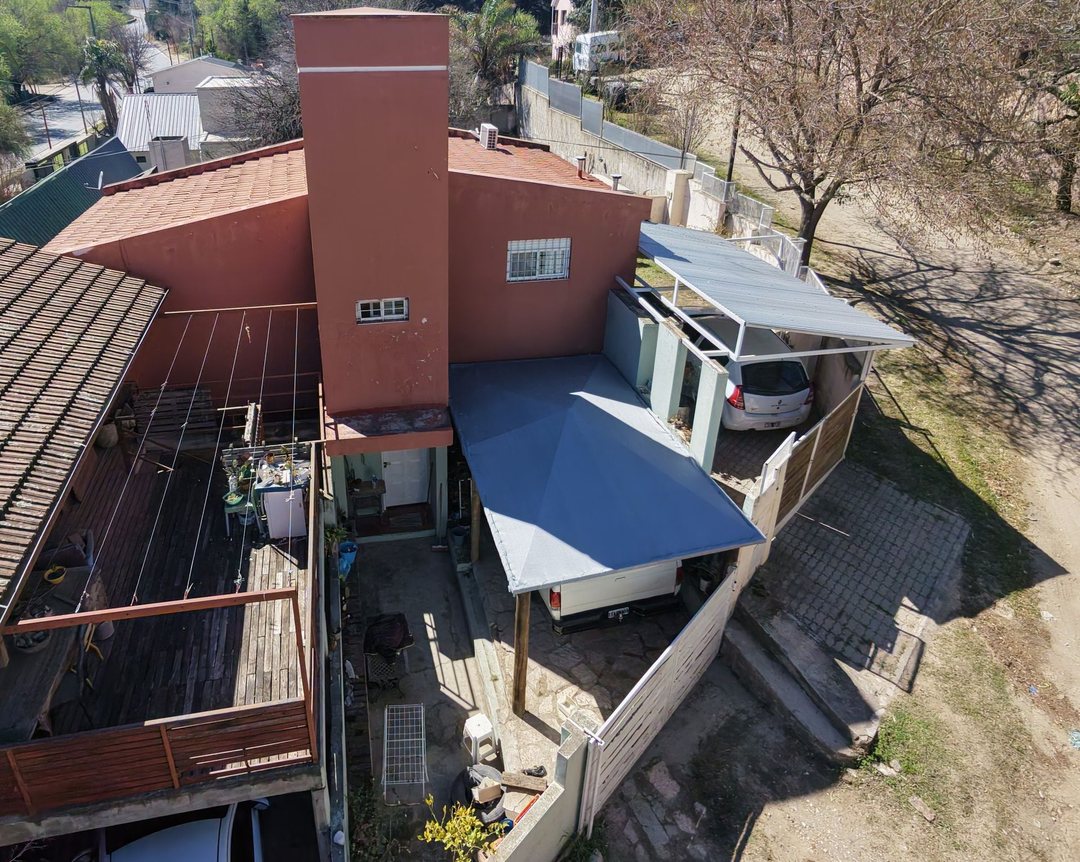 VENTA DOS CASAS DOS DORM C/U COSTA AZUL CARLOS PAZ
