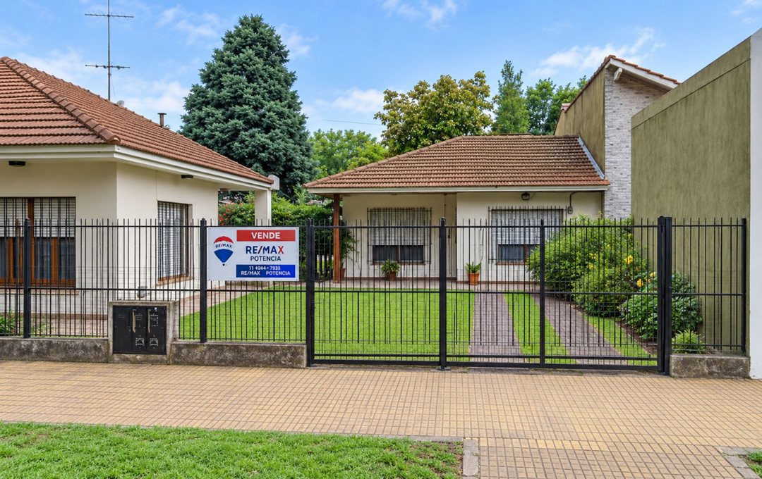 VENTA PH TIPO CASA  2 AMB FLORENCIO VARELA APTO CR