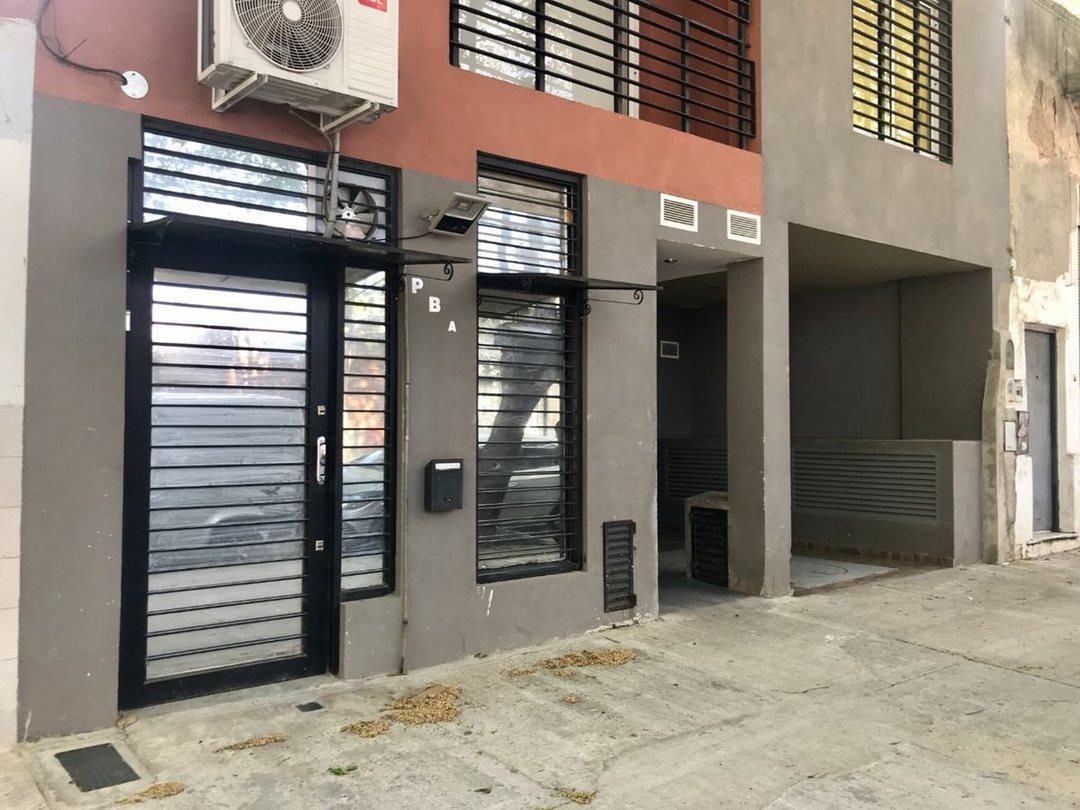 VENTA. LOCAL COMERCIAL DE 23 M2. PARQUE CHAS, CABA
