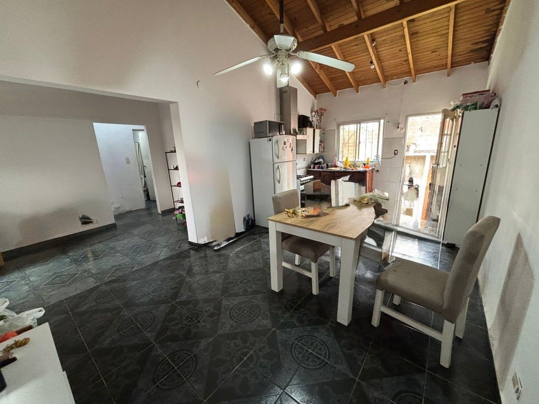 VENTA CASA 4 AMBIENTES - PRESIDENTE DERQUI