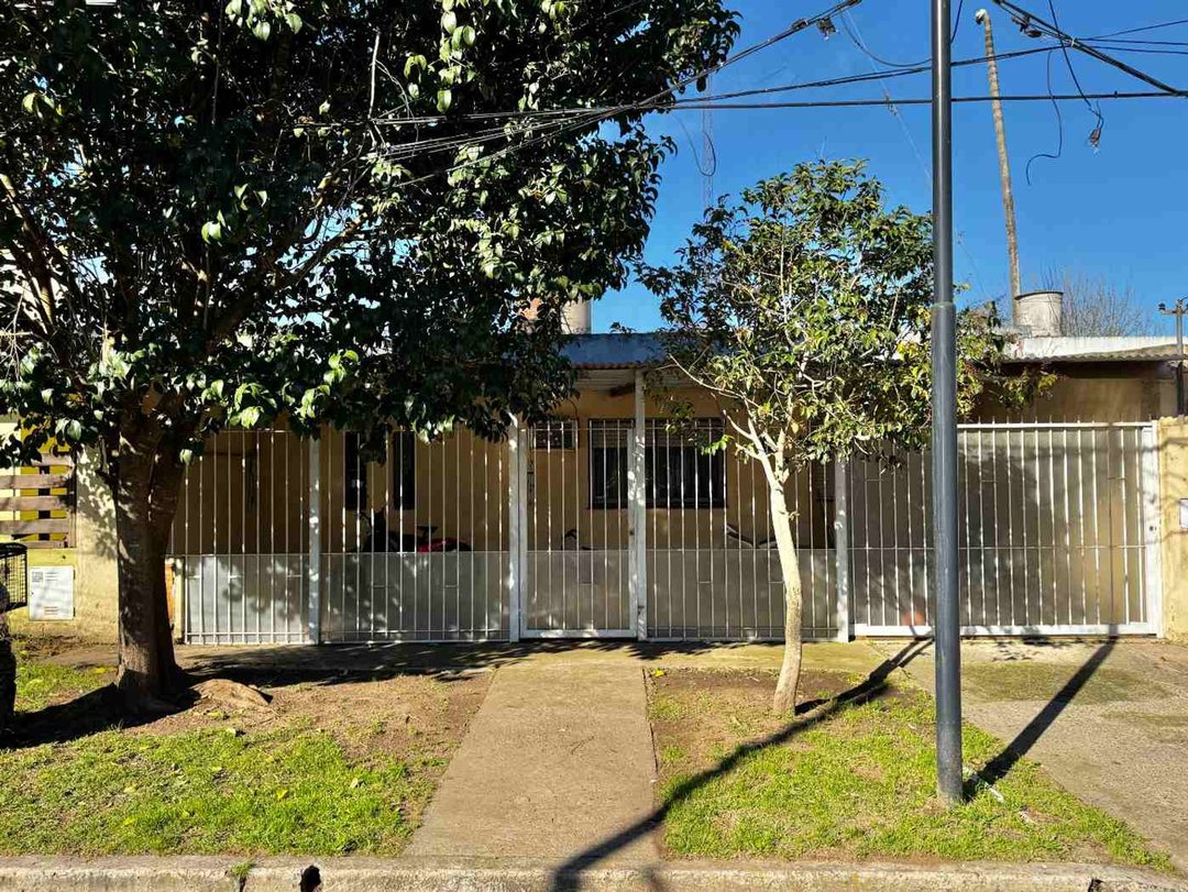 CASA EN VENTA EN PERGAMINO CON PILETA