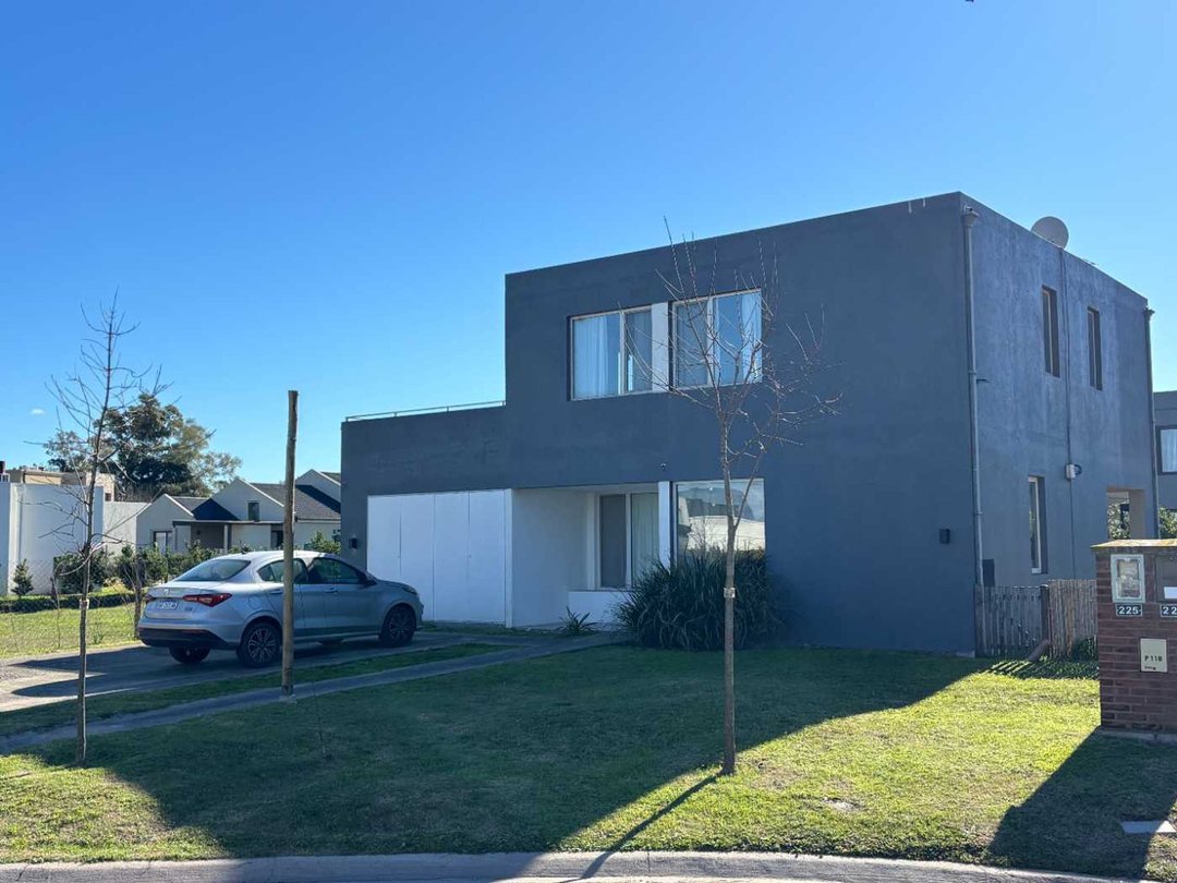 VENTA CASA 5 AMBIENTES - SANTO TOMAS - PILAR