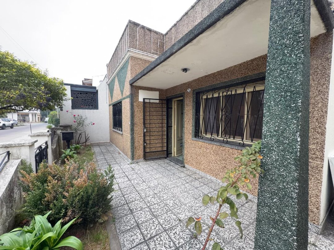 CASA EN VENTA 3 AMB - PALOMAR