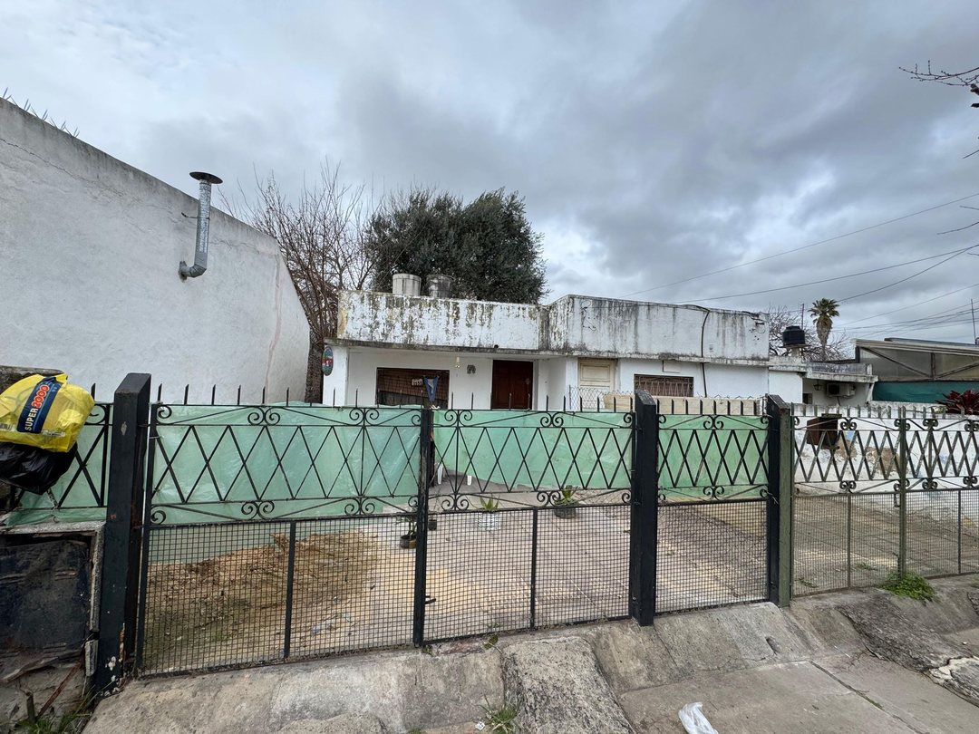 VENTA CASA JOSE C PAZ - TERRENO DE 276m2