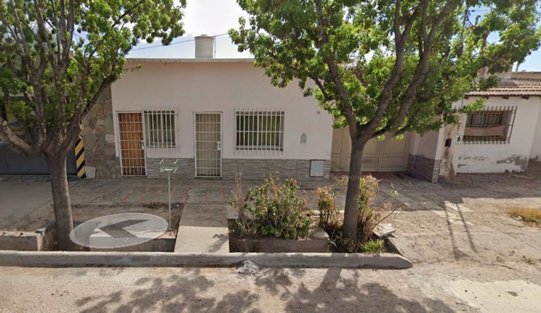 Vivienda a remodelar con terreno apto comercial