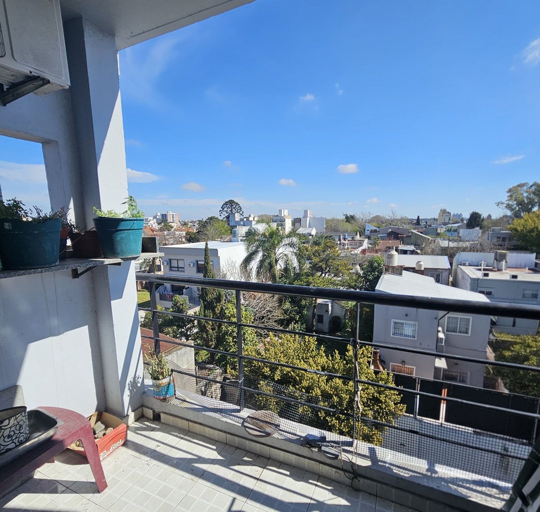 VENTA 2 AMBIENTES BALCÓN SANTOS LUGARES LUMINOSO