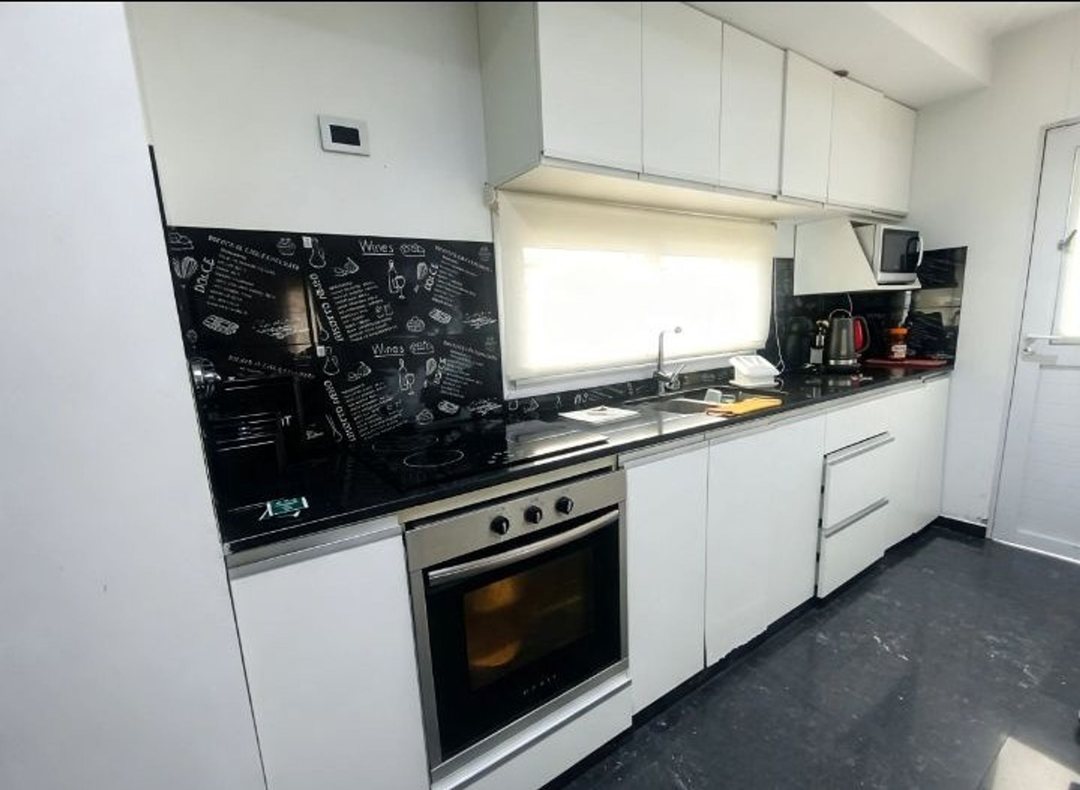 CASA VENTA LA PLATA 1 DORMITORIO PARQUE Y COCHERA