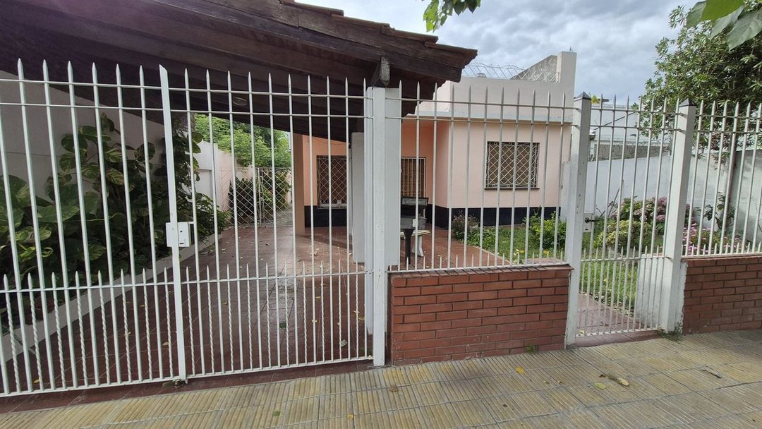 VENTA CASA 3 AMB COCHERA QUINCHO TERRAZA APTO CRED