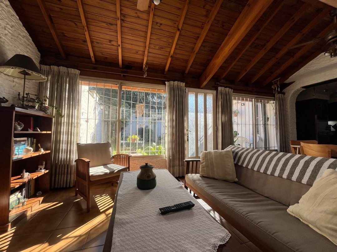 CASA DE 4 AMB EN TEMPERLEY, EXCELENTE APTA CREDITO