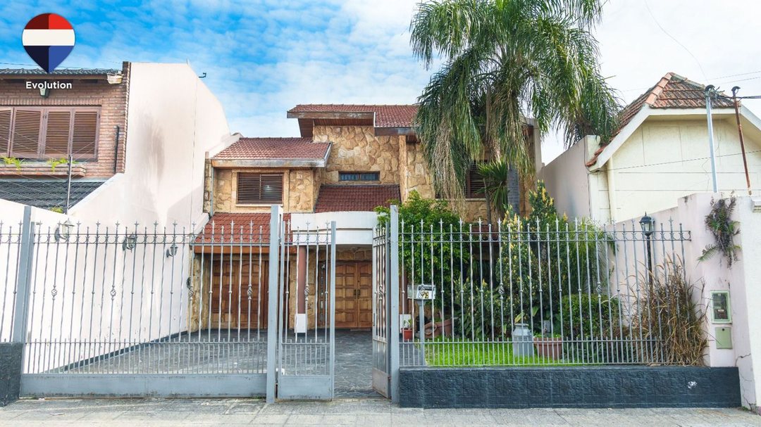VENTA CASA TAPIALES 6 AMB PISCINA QUINCHO COCHERA
