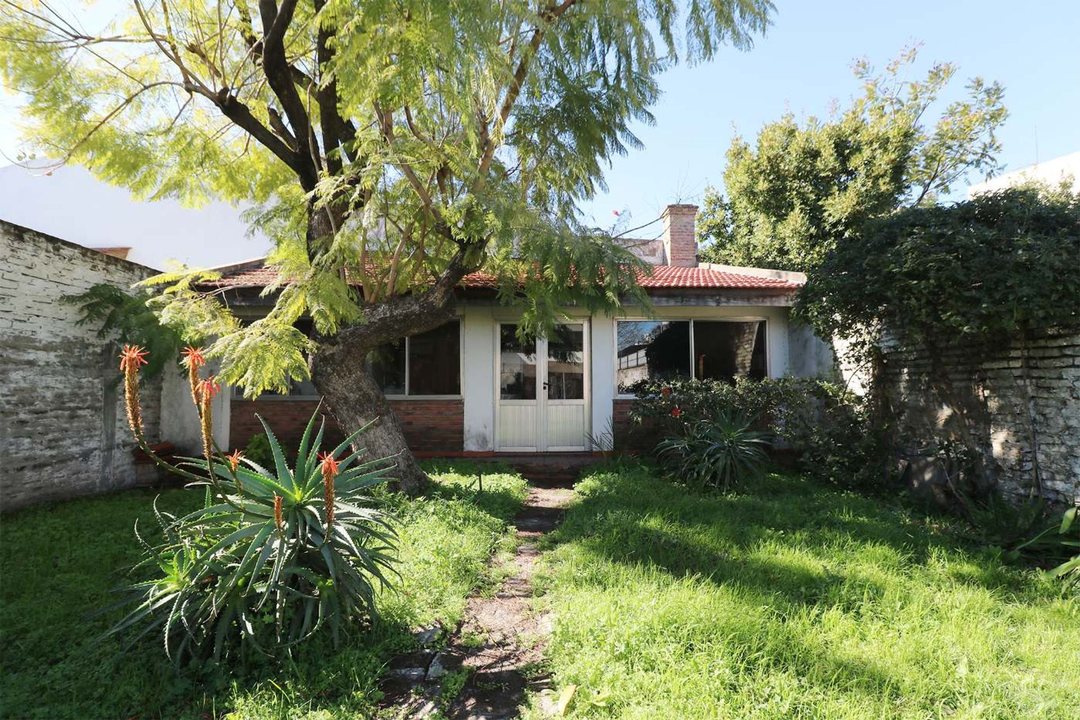 VENTA POMPEYA- Casa Lote propio + Garage+Jardín-