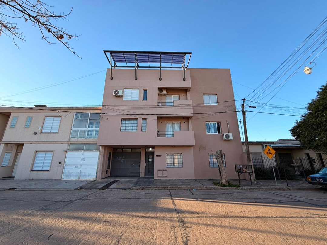 VENTA / DEPARTAMENTO 2 DORMITORIOS /COCHERA /PATIO