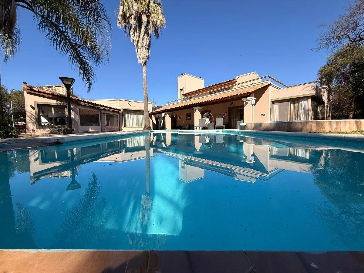 Country El Bosque - Importante Casa 5/6 Dorm. Gran Playroom y Piscina - 700 Cub / 1500 Terr