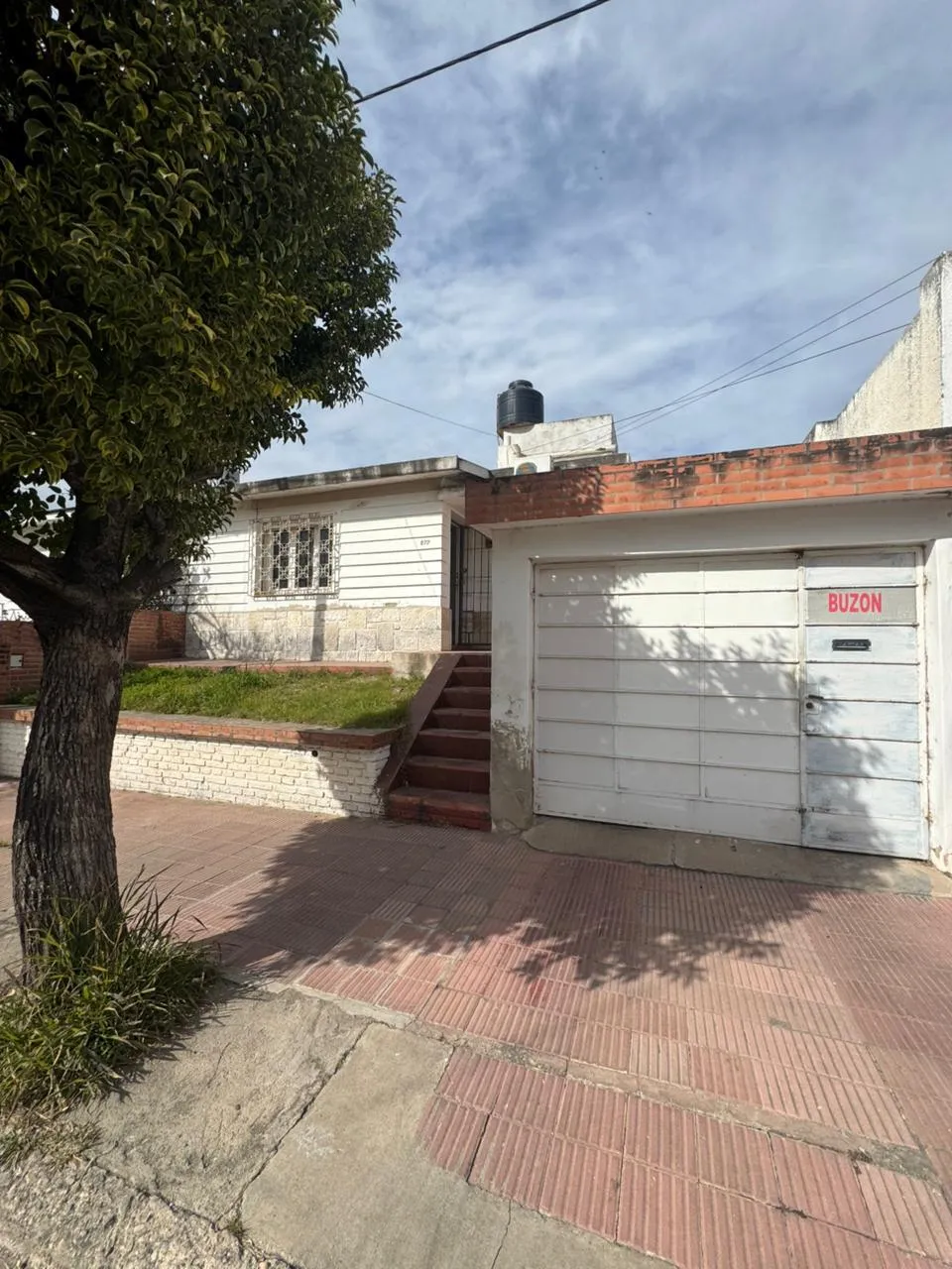 OPORTUNIDAD CASA EN VENTA 2 DORMITORIOS --COCHERA --  Parque Vélez Sársfield