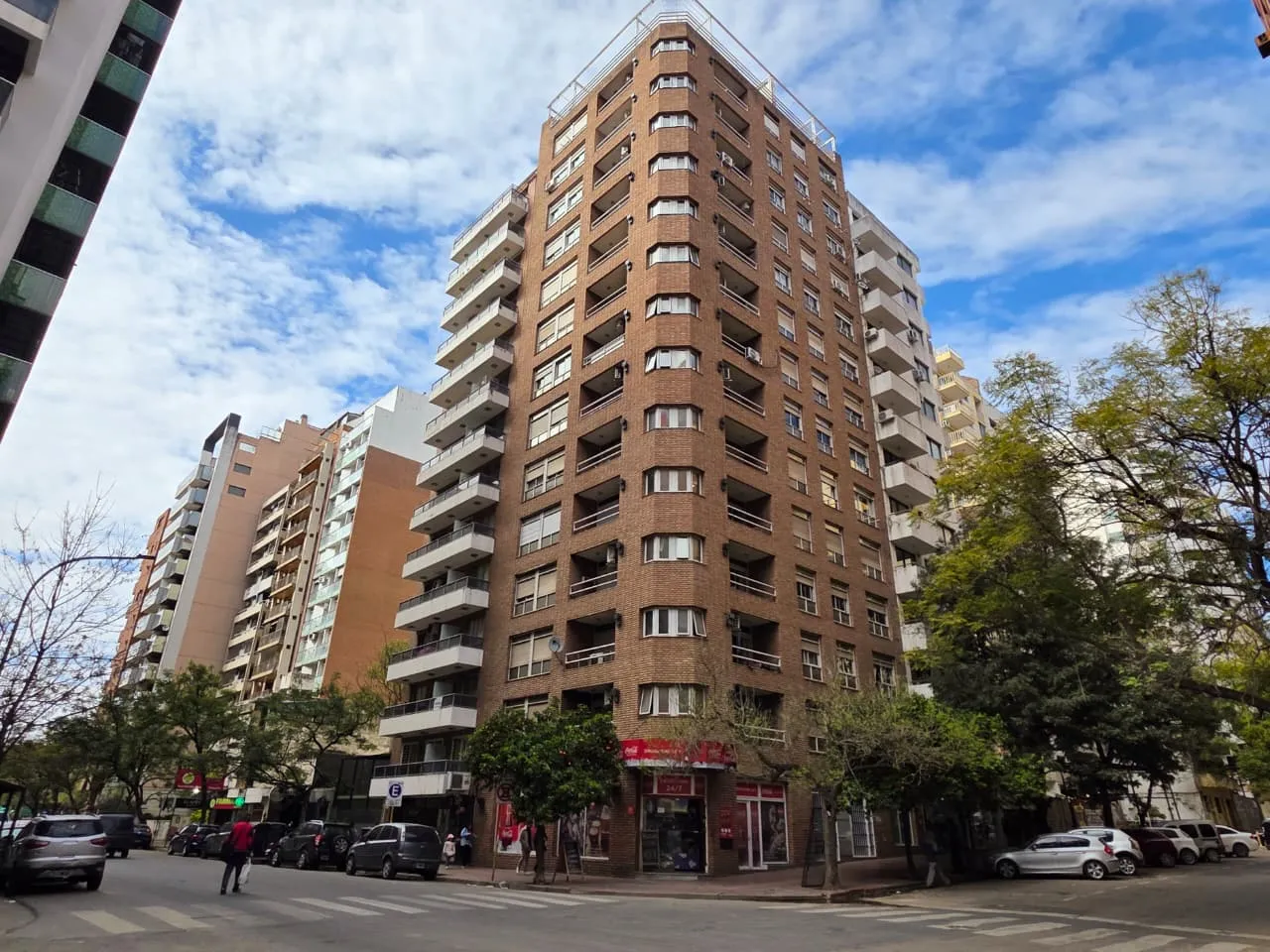 ALQ - DPTO DE CATEGORIA - 1 DORM CON BALCON - PISO ALTO