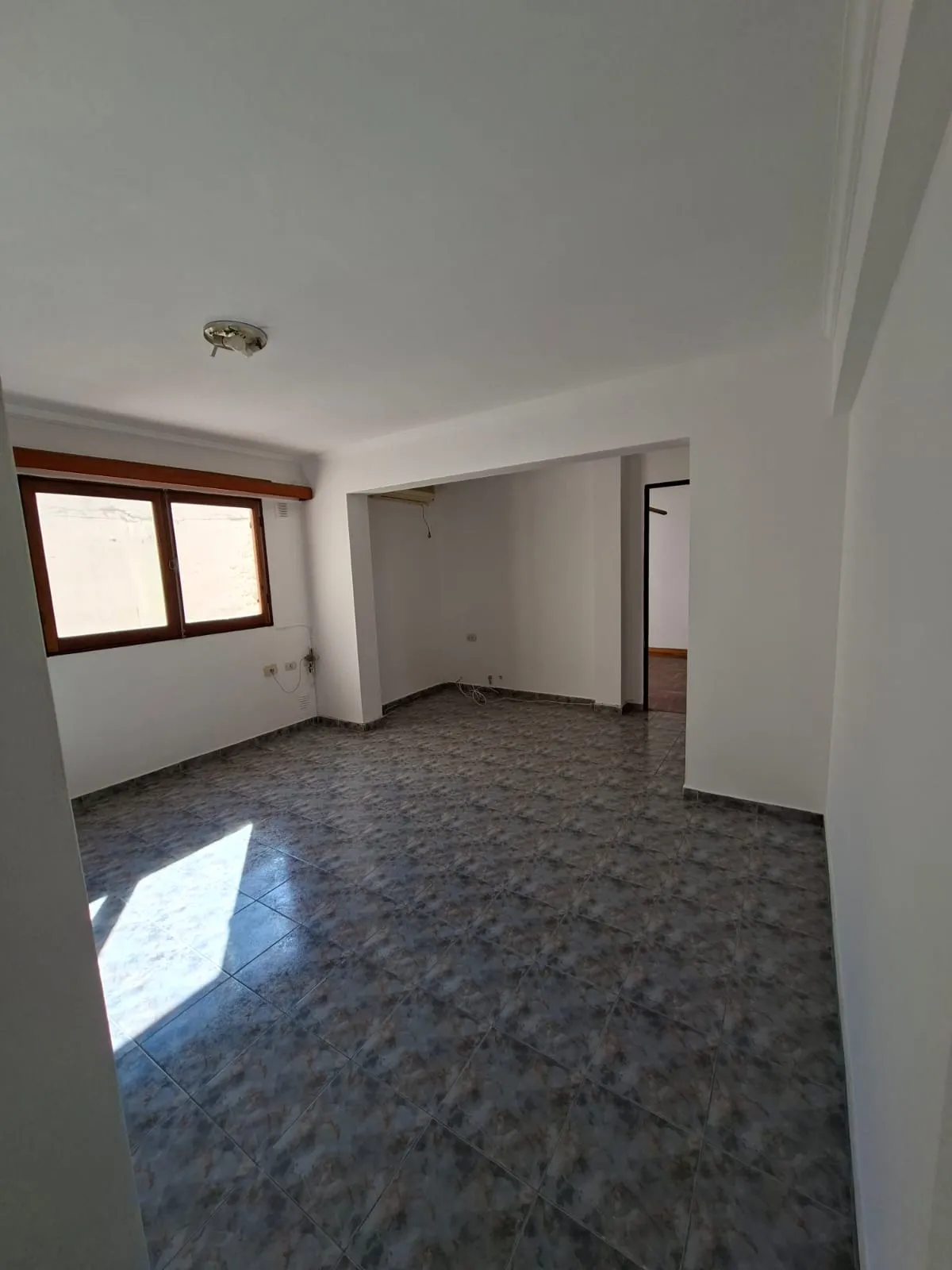 DUARTE QUIROS 1621 SE ALQUILA DPTO 2 DORM CON TERRAZA
