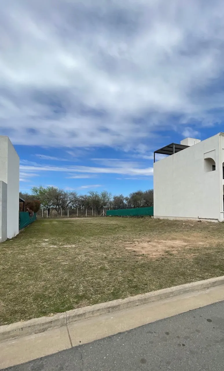 VENTA LOTE PARTERRES SIETE SOLES FRENTE A PLAZA ESCRITURA FACILIDADES