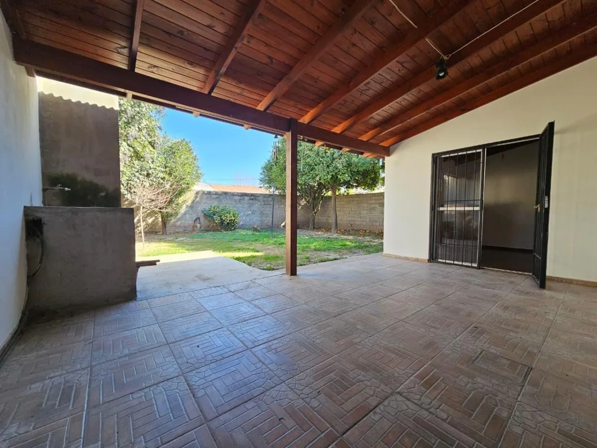 Casa en venta en Marques de Sobremonte - 3 dormitorios, patio y cochera doble | APTA CREDITO