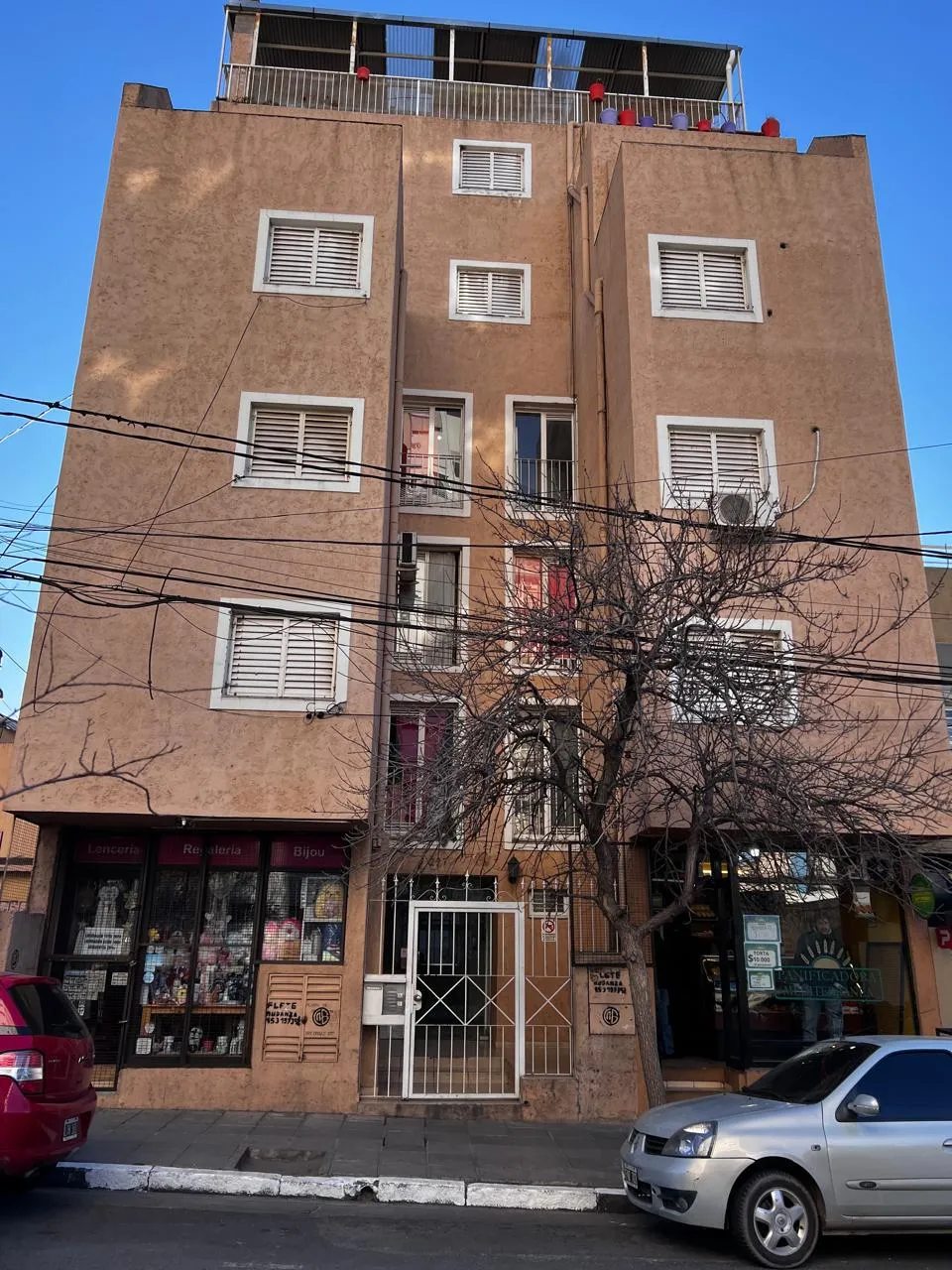 SE ALQUILA DTO DE UN DORM A MEDIA CUADRA DE LA COLON