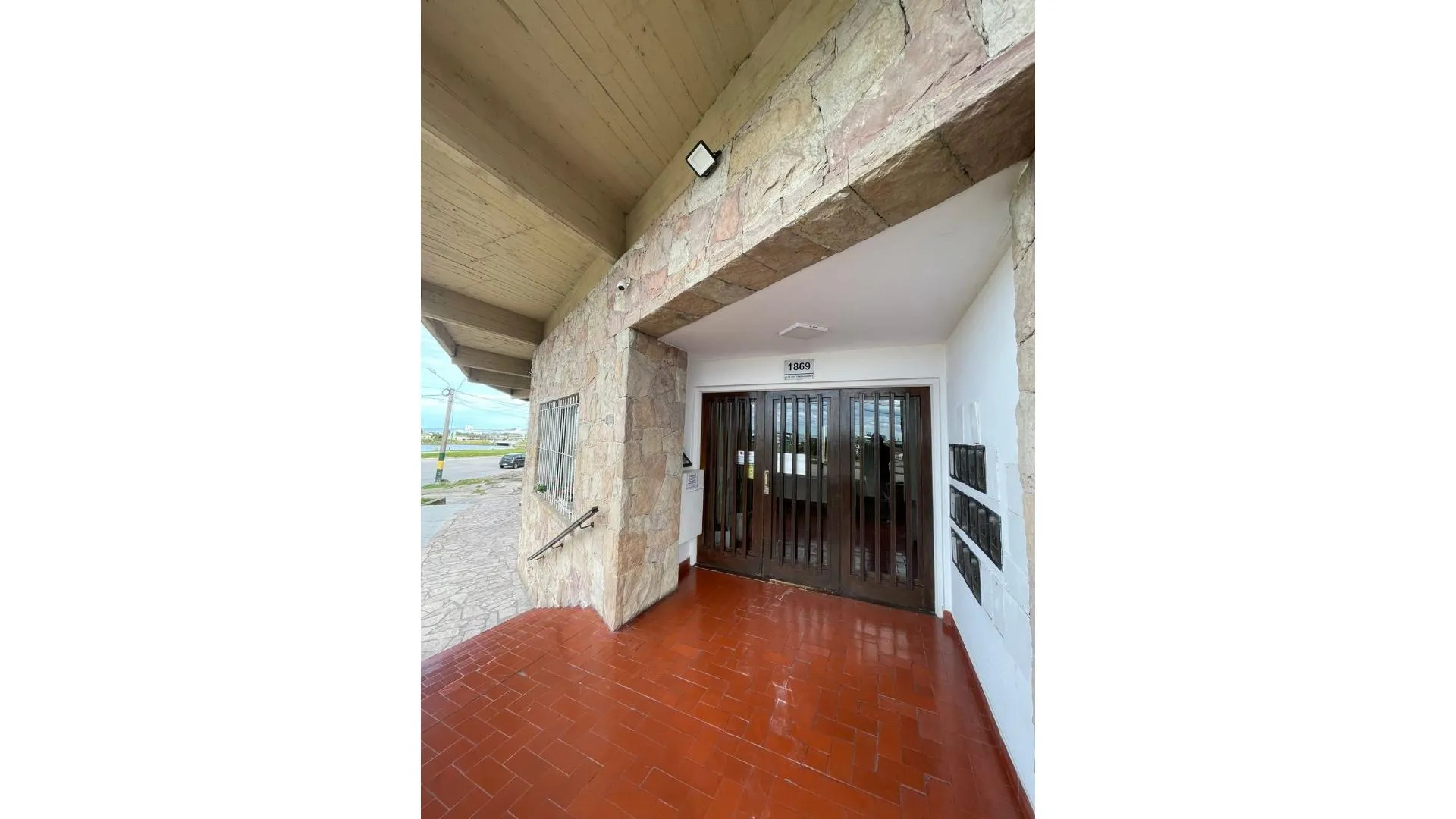 VENTA DEPTO 3 AMB CON ESPACIO DE COCHERA PUNTA MOGOTES!