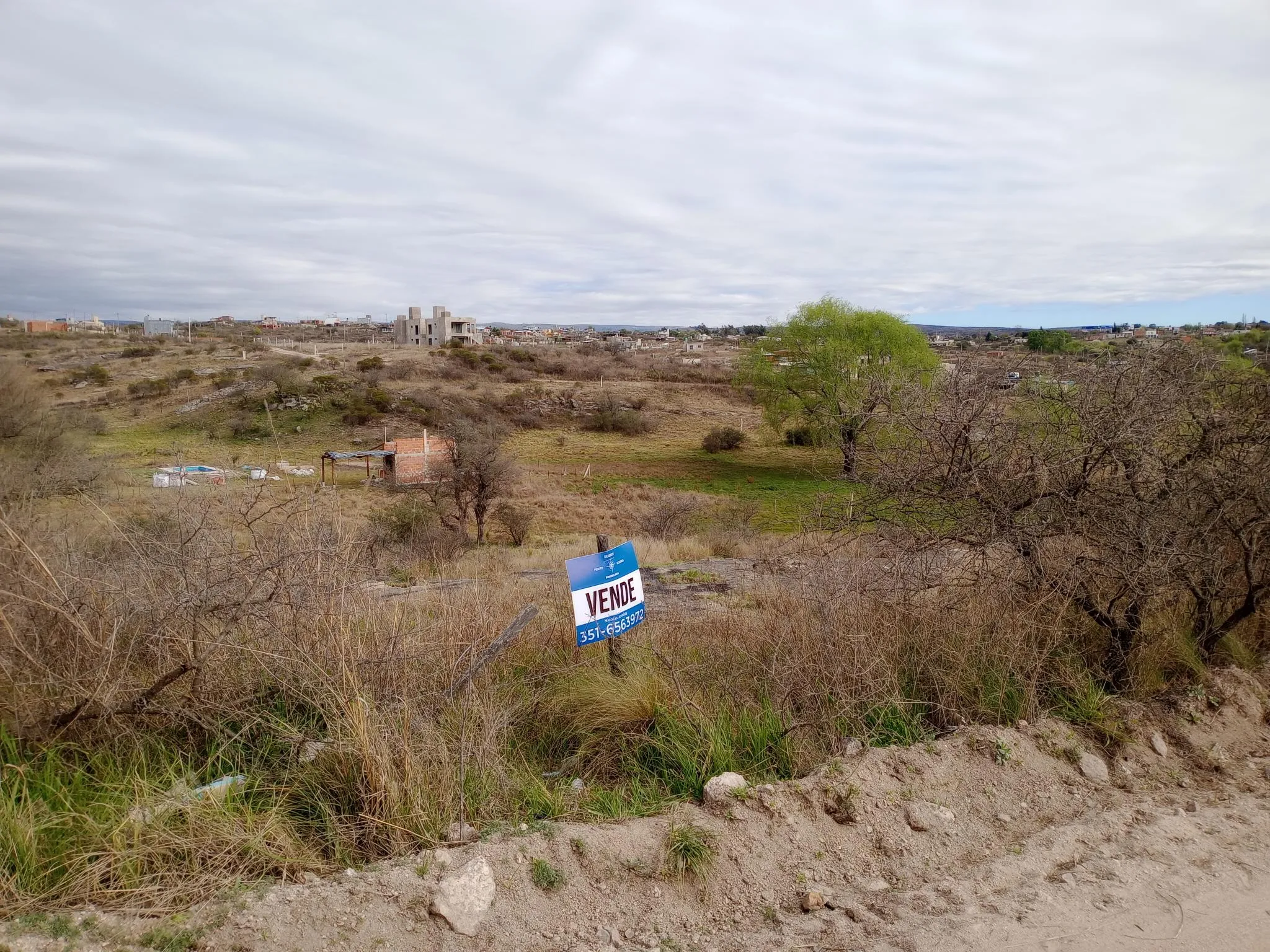 LOTE ESQUINA EN TANTI HERMOSA VISTA