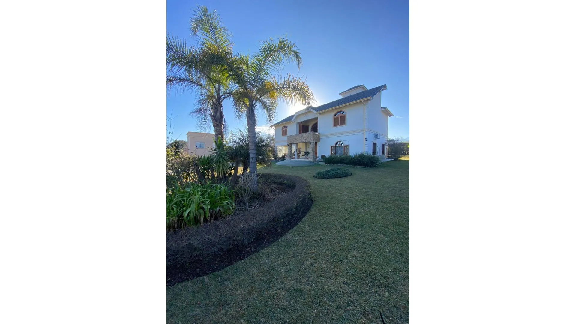 Exc.casa 4 dorm c/gge/qcho/adasor/jardin calle Orán Tipal