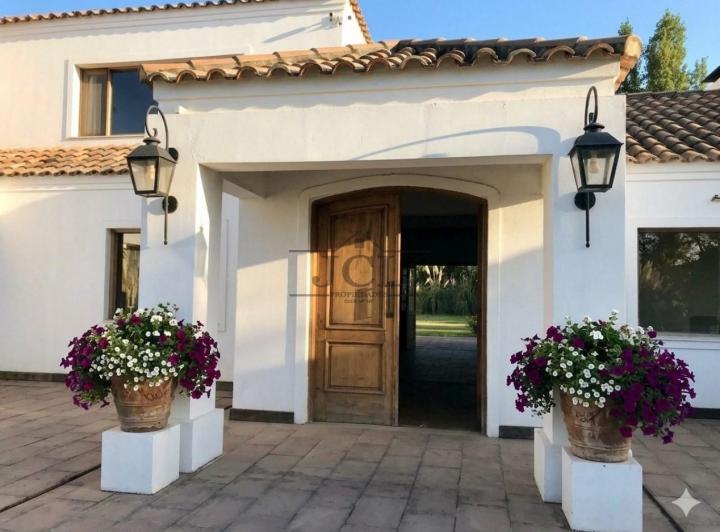 Casa · 319m² · 8 Ambientes
