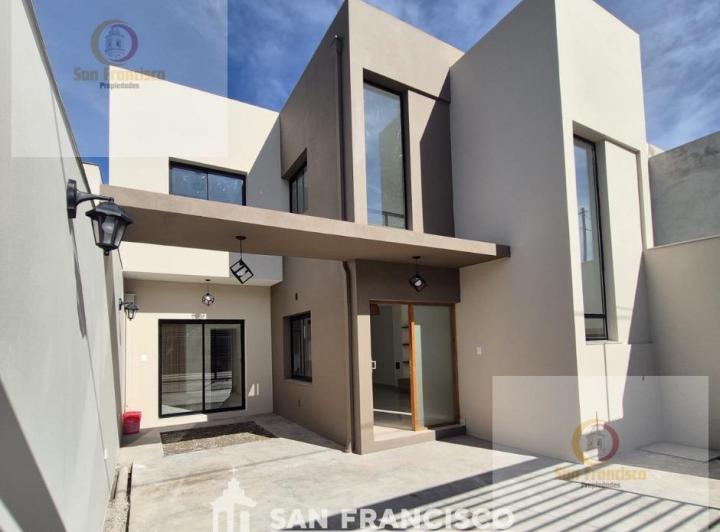 Casa · 180m² · 5 Ambientes