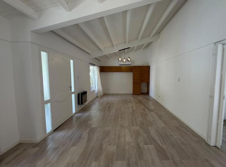 Casa · 7 Ambientes · 2 Cocheras