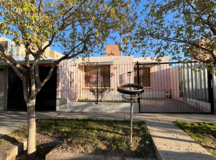 Casa · 160m² · 3 Ambientes · 2 Cocheras