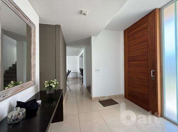 Casa · 300m² · 7 Ambientes · 2 Cocheras