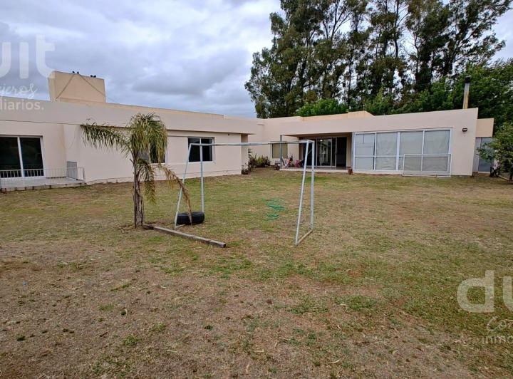Casa · 265m² · 6 Ambientes · 2 Cocheras