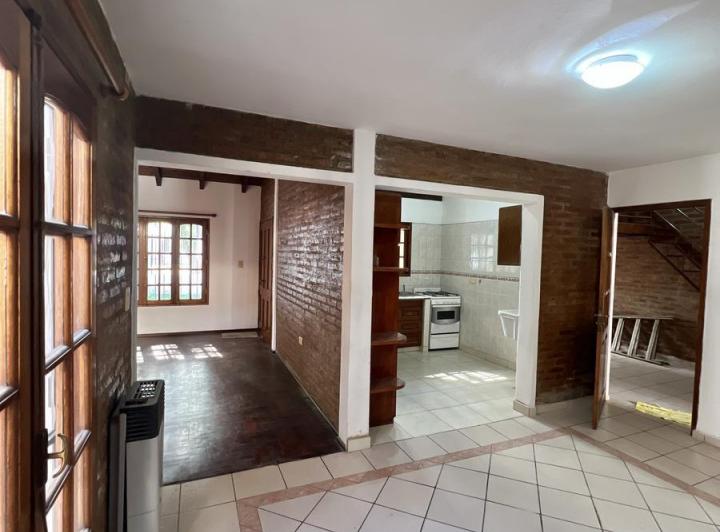 Casa · 390m² · 5 Ambientes · 1 Cochera